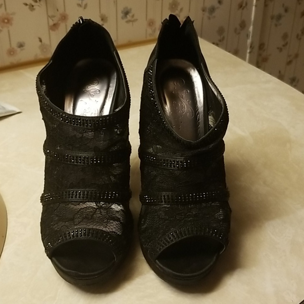 Buckle black lace heels